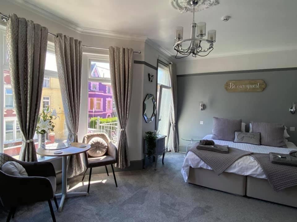 Butterfly Guest House Porthcawl Buitenkant foto