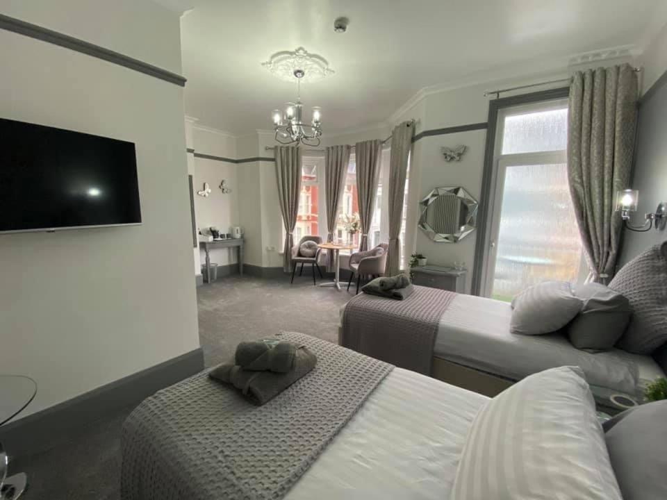 Butterfly Guest House Porthcawl Buitenkant foto