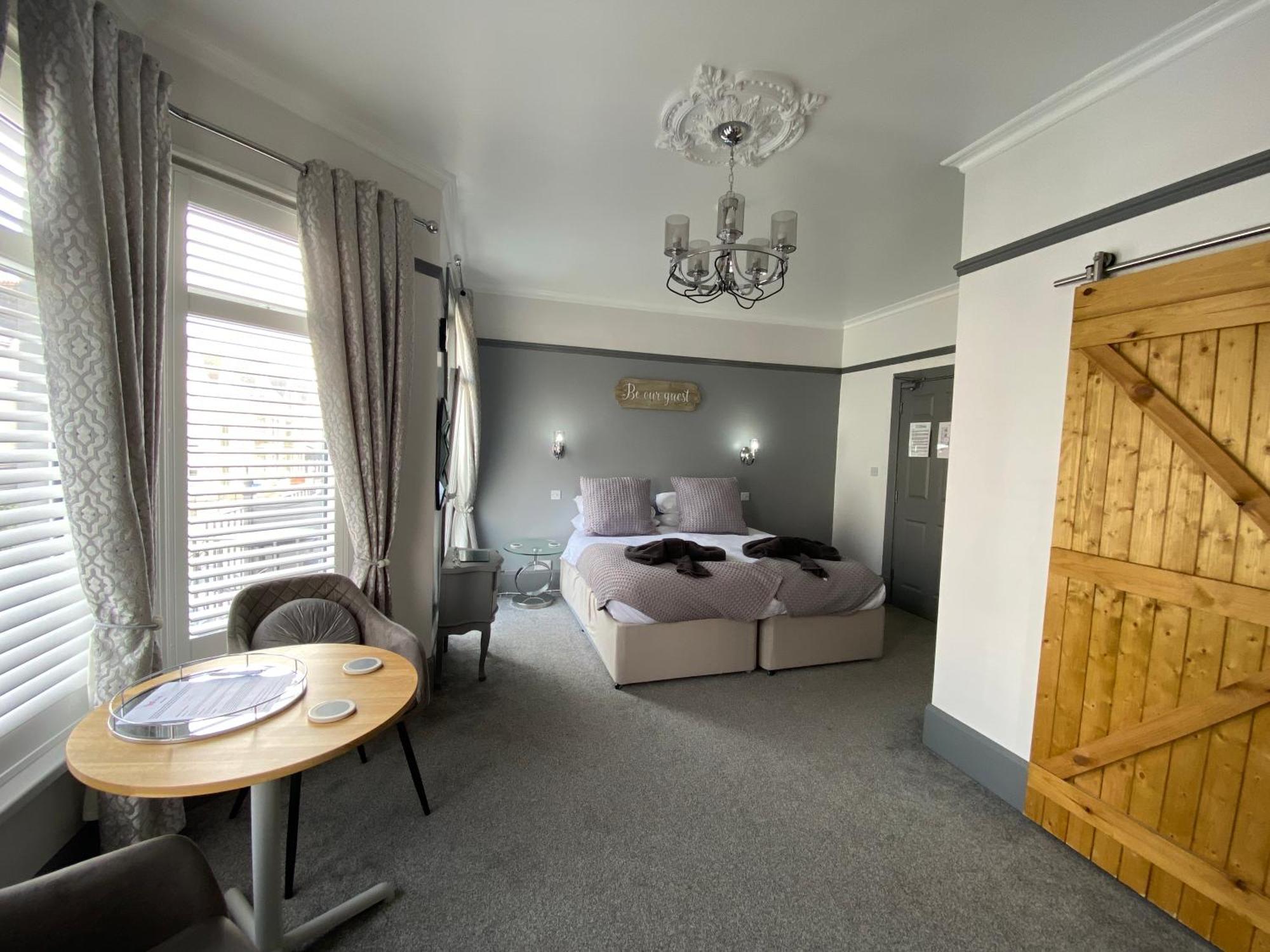 Butterfly Guest House Porthcawl Buitenkant foto