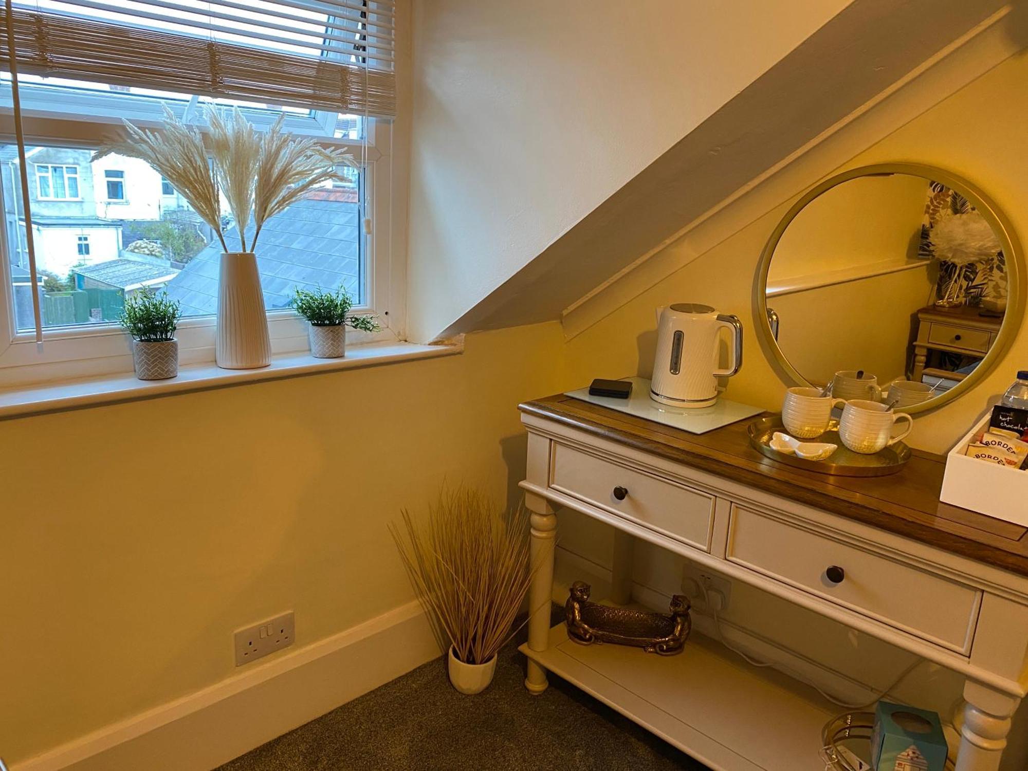 Butterfly Guest House Porthcawl Buitenkant foto