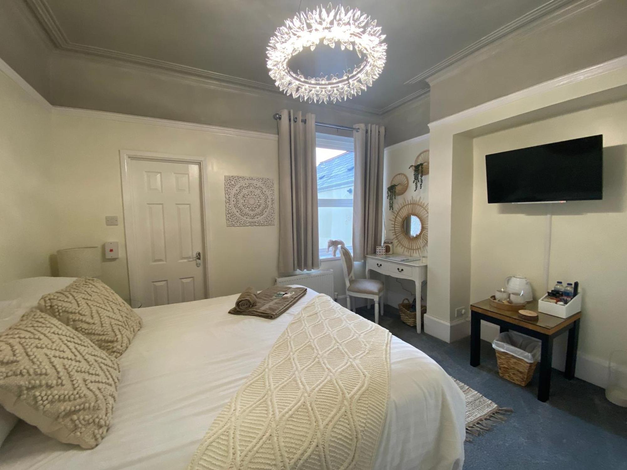 Butterfly Guest House Porthcawl Buitenkant foto