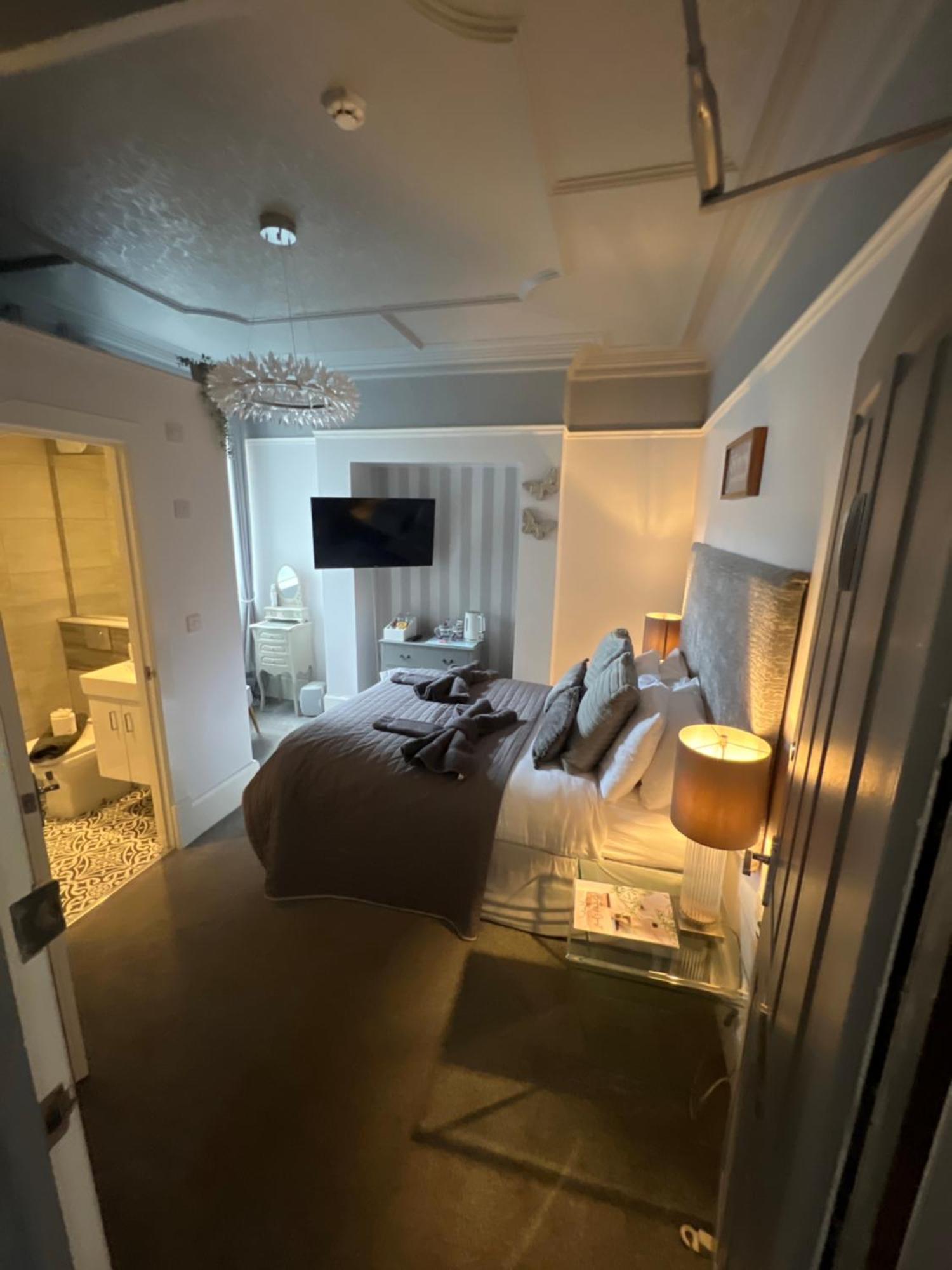 Butterfly Guest House Porthcawl Buitenkant foto